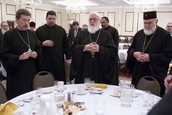 The hierarchs bless the meal